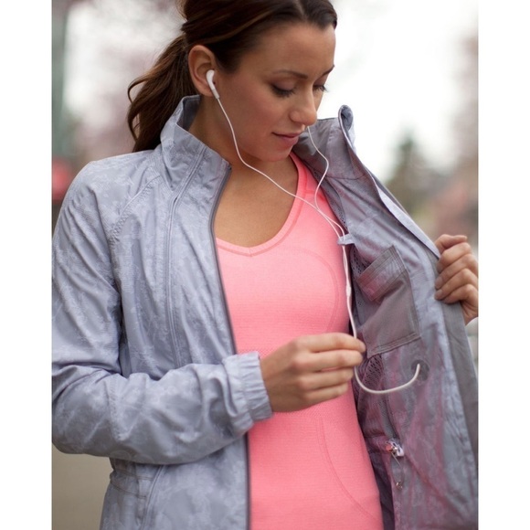 Lululemon Run: Travel to Track Jacket Fossil Grey Zip Up 4 - Picture 7 of 8